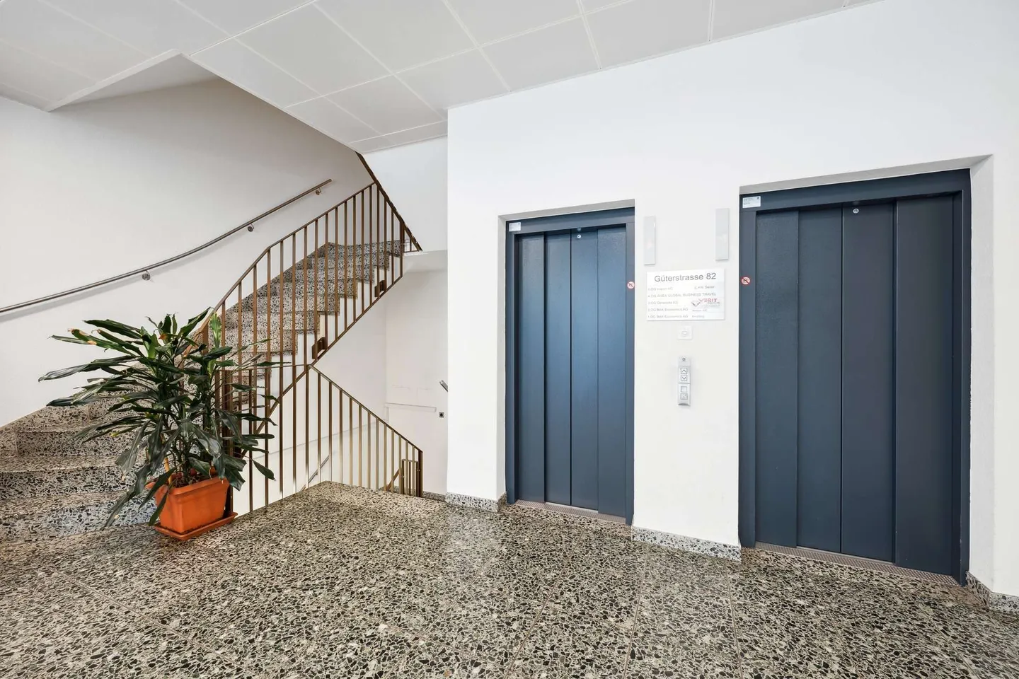 Plug & Work Offices in Prime Location? Near SBB Basel Station (partial area also possible) - Photo 10 of 13