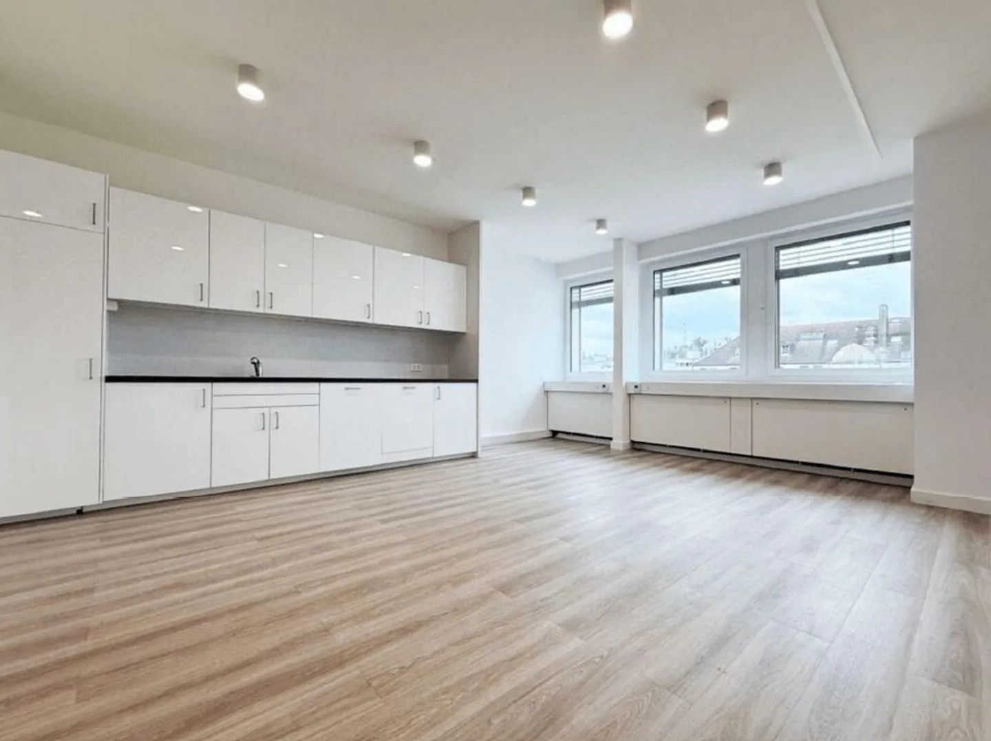 Plug & Work Offices in Prime Location? Near SBB Basel Station (partial area also possible) - Photo 12 of 13