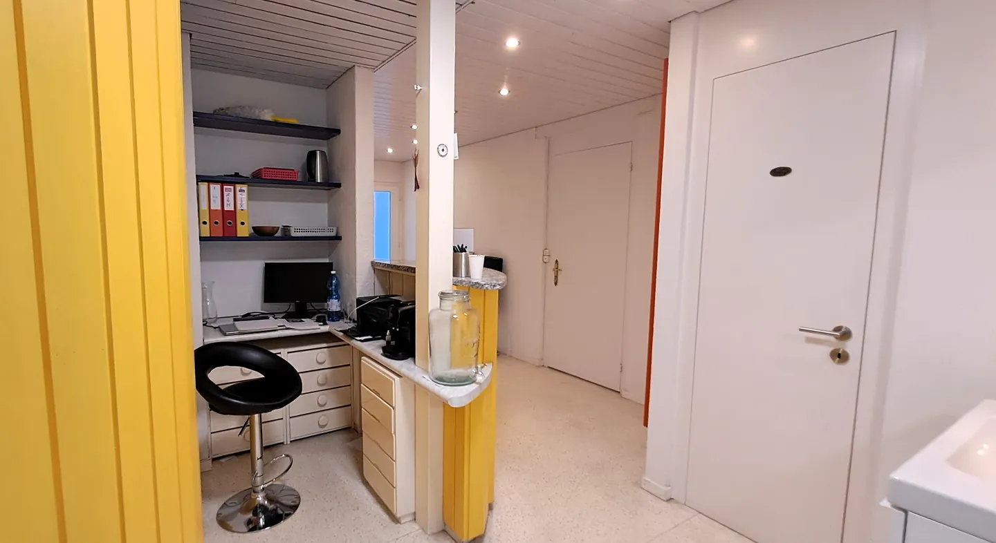 Commercial Space with Garden View - Photo 5 of 6