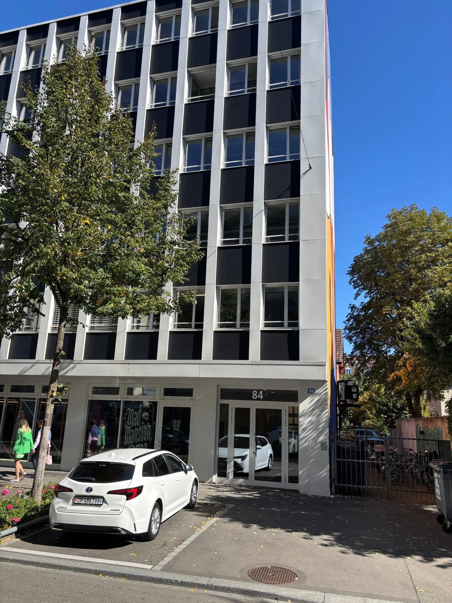Office space for rent - Photo 1 of 7