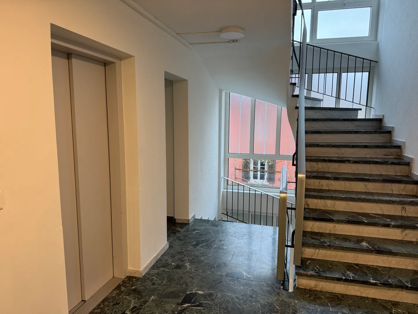 Office space for rent - Photo 2 of 7