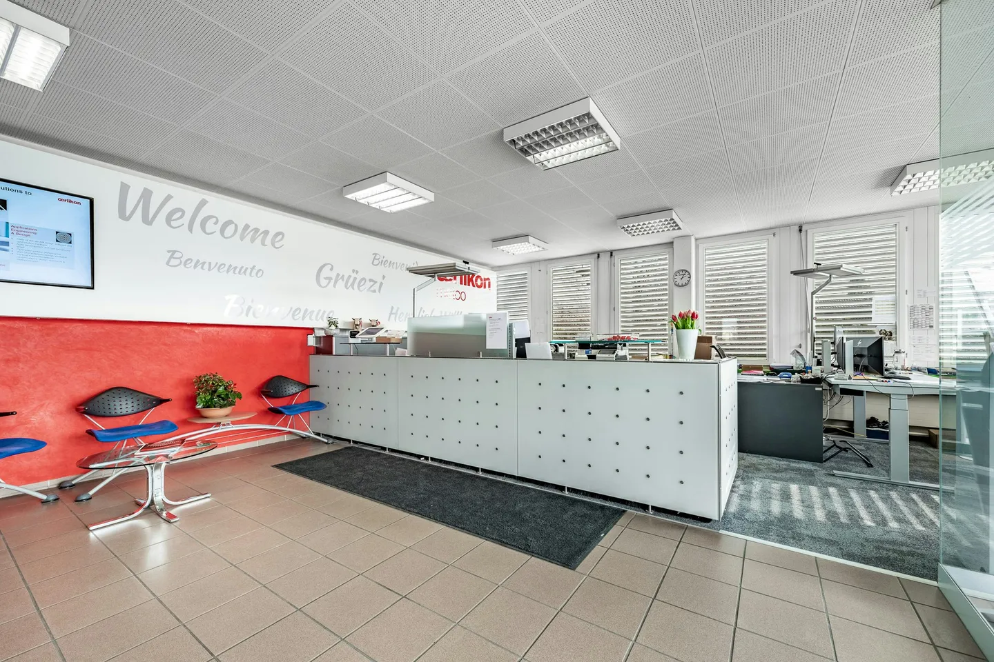 1'010 m² d'espaces de bureau climatisés - idéal pour l'administration, le développement et la gestion - Photo 2 sur 8