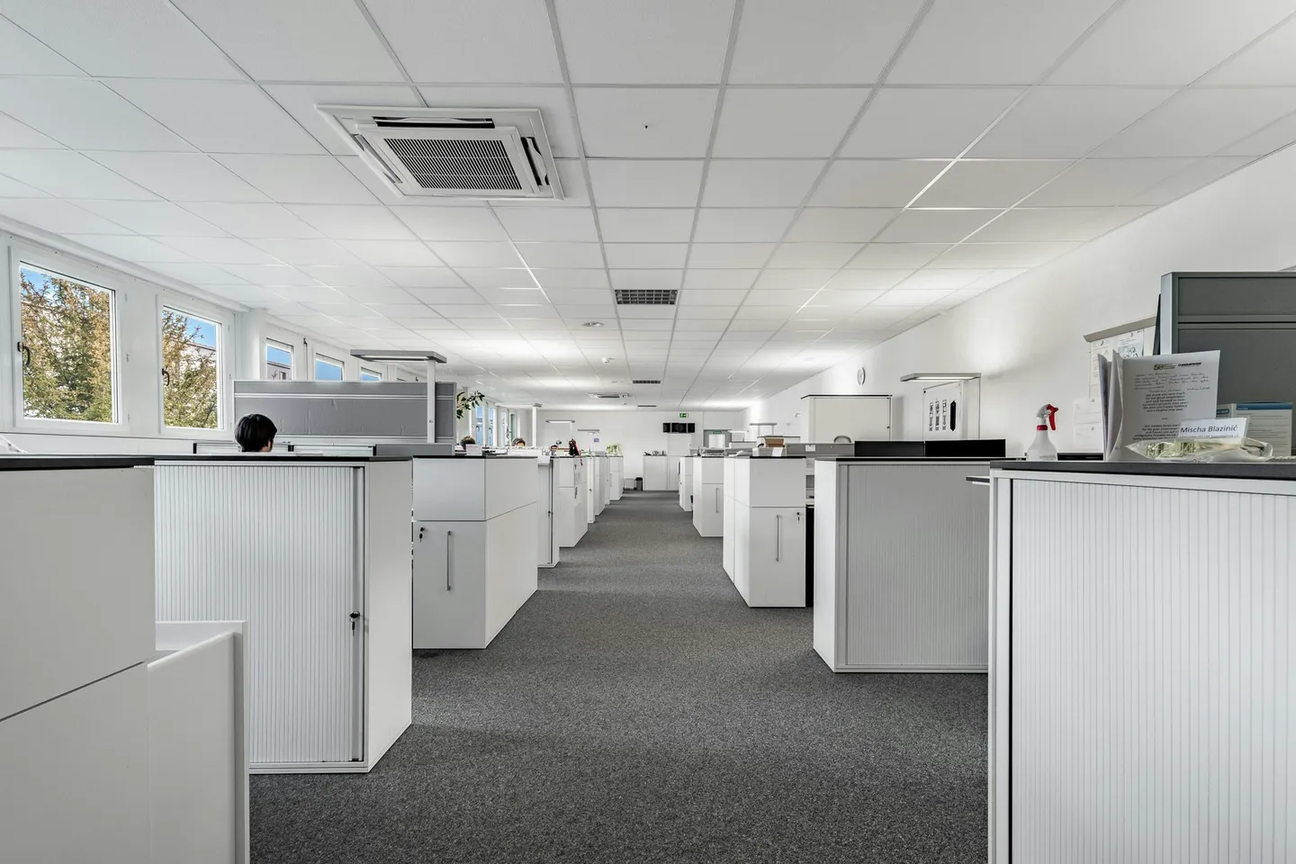 1'010 m² d'espaces de bureau climatisés - idéal pour l'administration, le développement et la gestion - Photo 5 sur 8