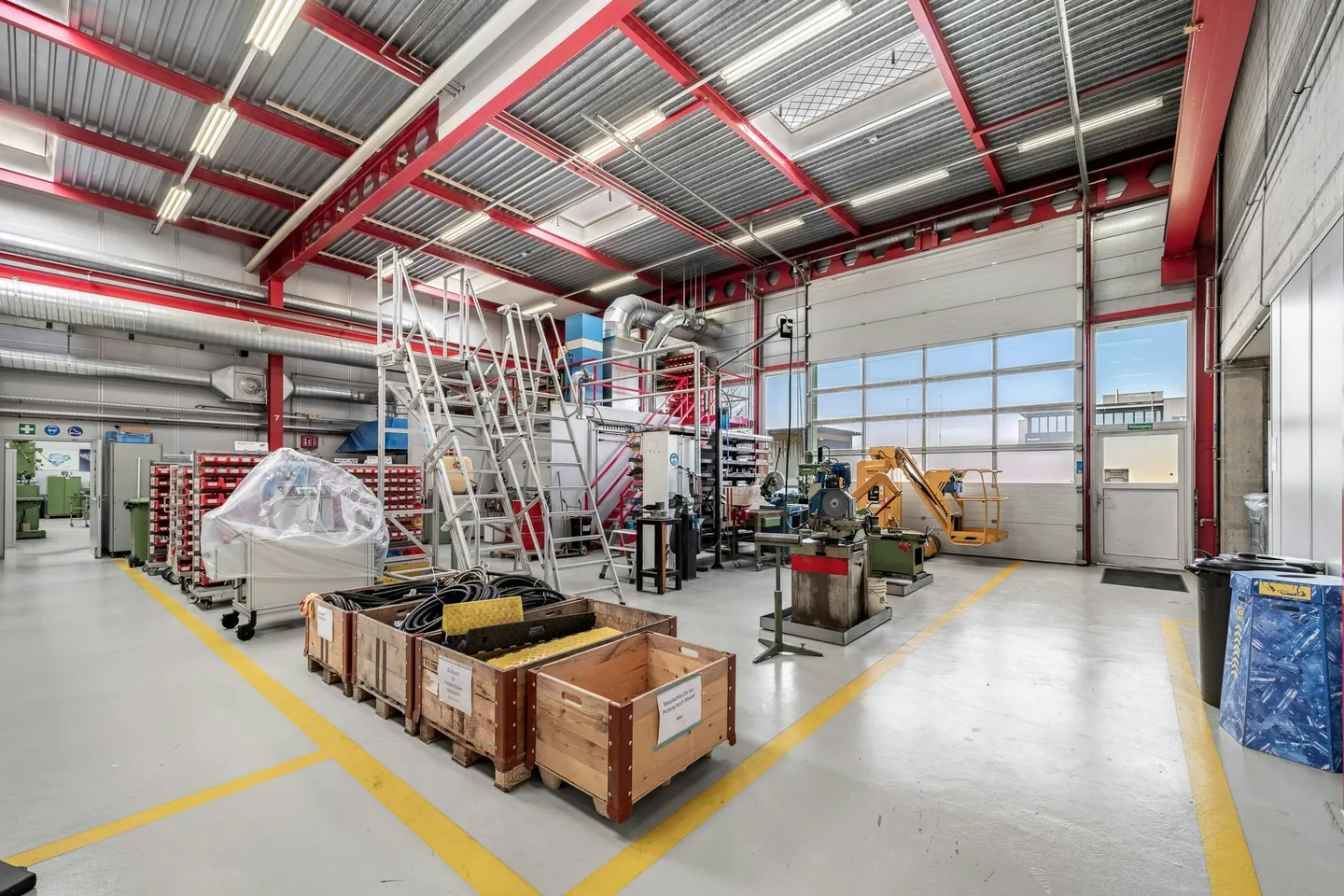 À la recherche d'un nouveau siège social ? Espaces commerciaux, de production et de stockage avec bureau à partir de 5 000 m² - Photo 6 sur 13