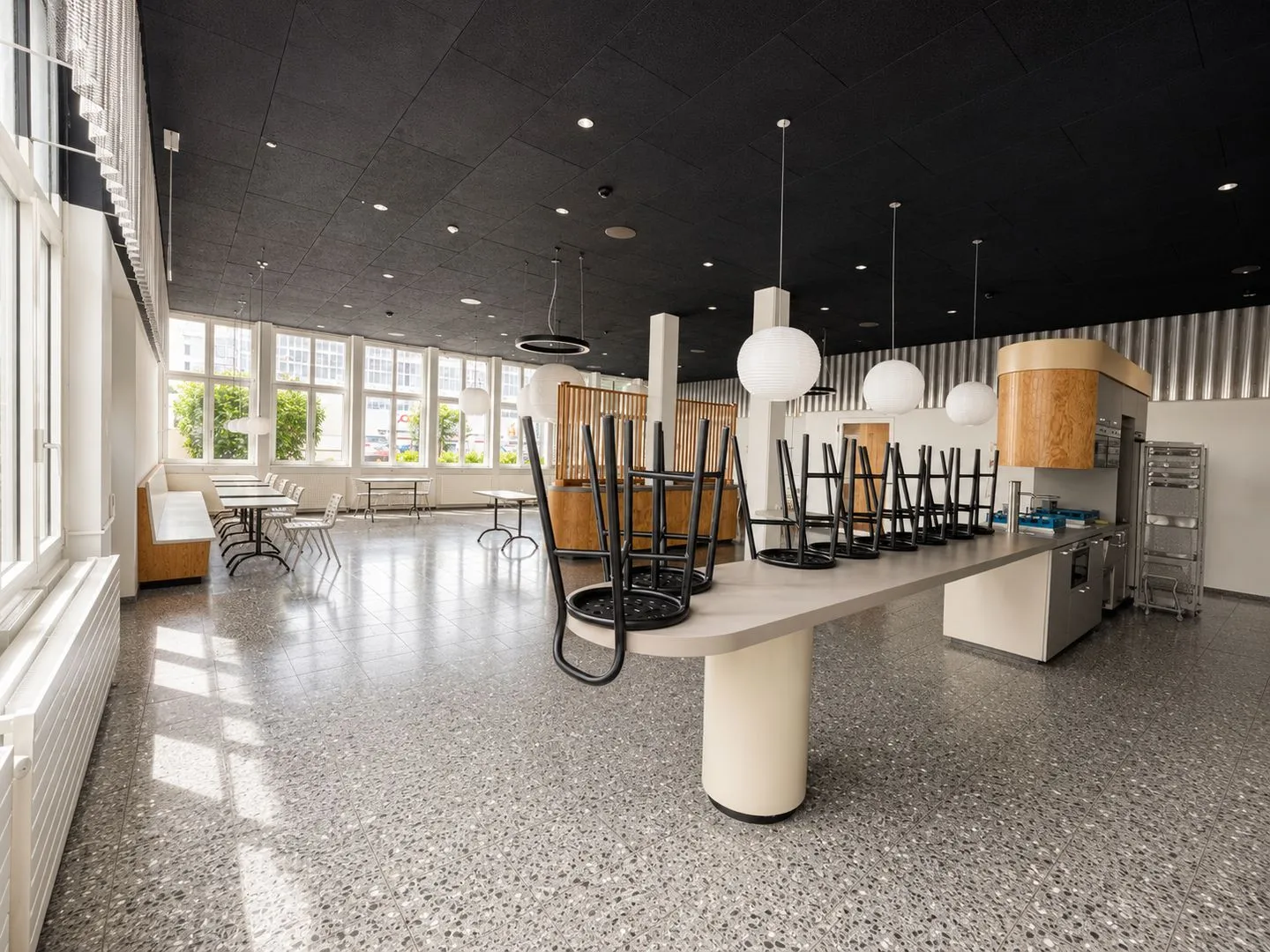 Your new showroom? 154 m2 commercial space on the ground floor! - Photo 6 of 9