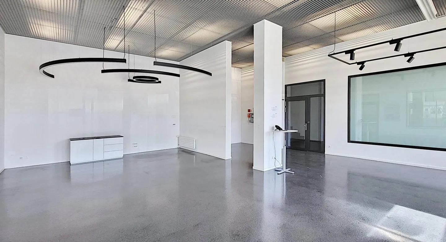 Your new showroom? 154 m2 commercial space on the ground floor! - Photo 7 of 9
