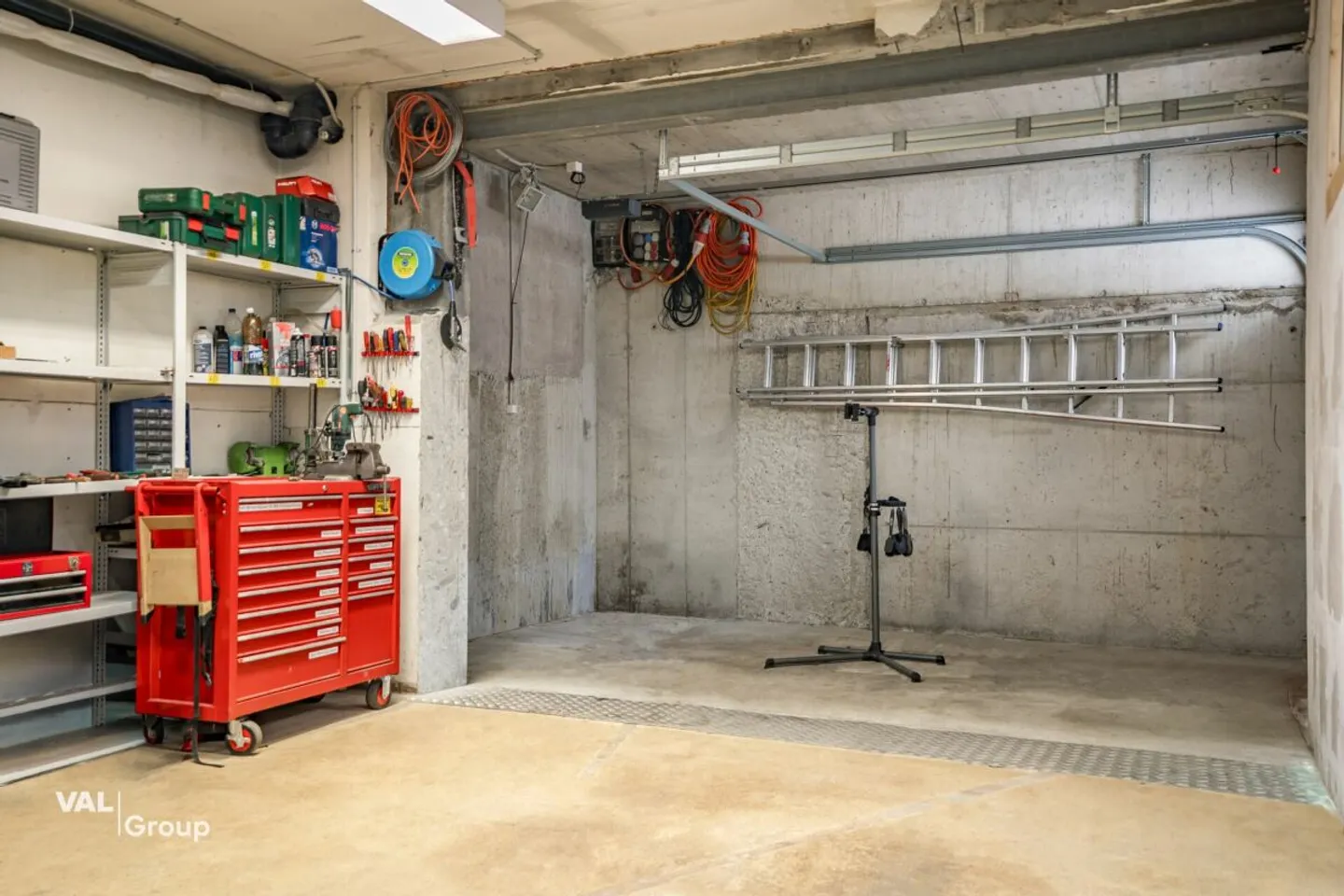 Versatile usable premises centrally located in Brig - Photo 9 of 13