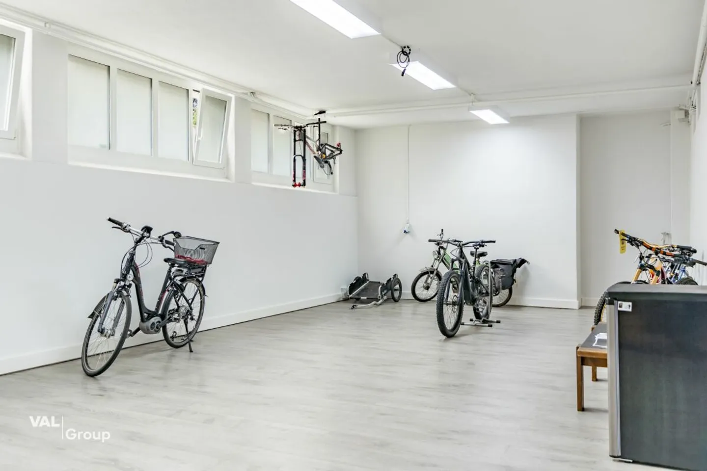 Versatile usable premises centrally located in Brig - Photo 1 of 13