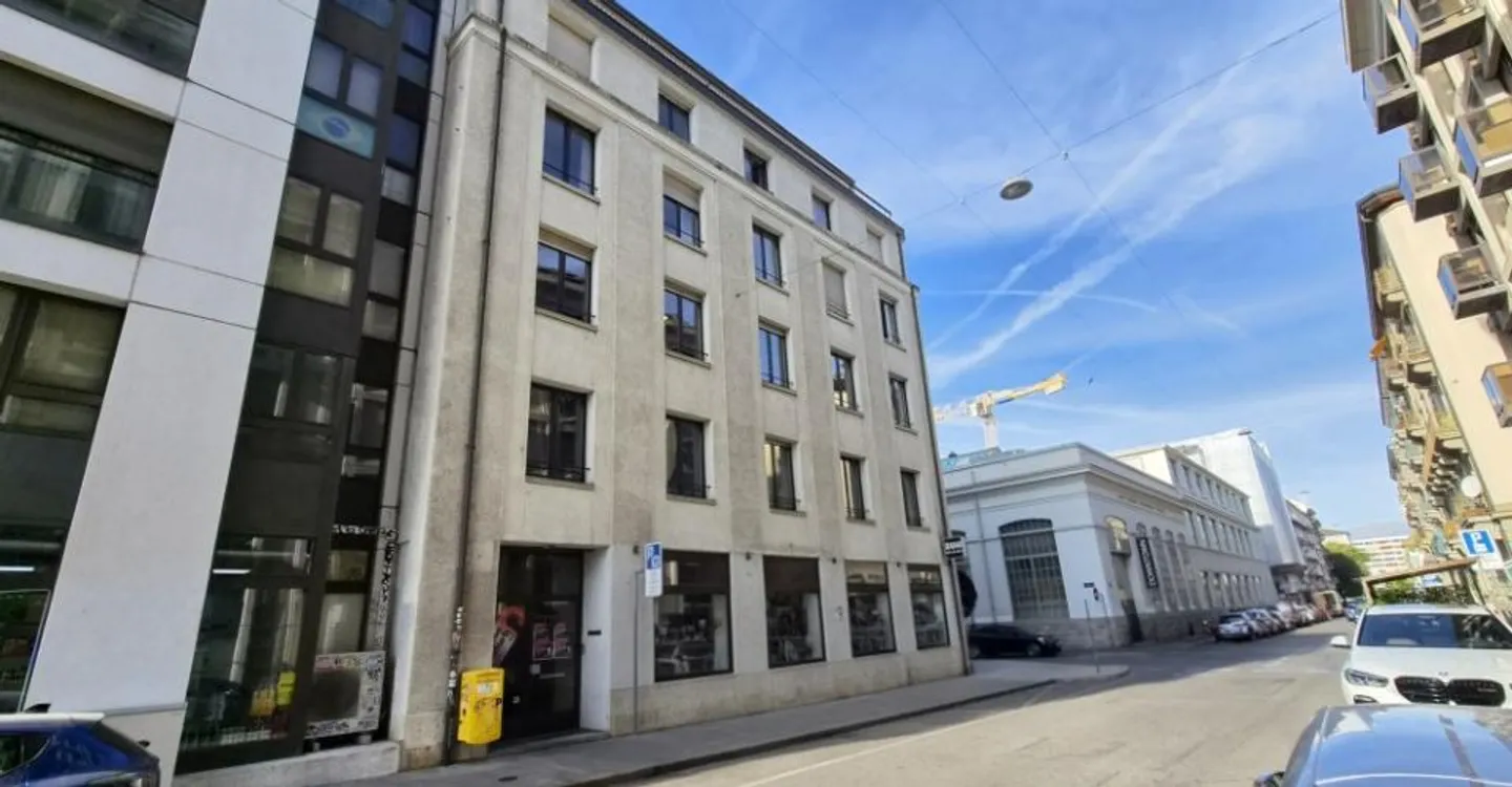 Ufficio di circa 192 m2, situato al 1° piano. - Foto 1 di 8