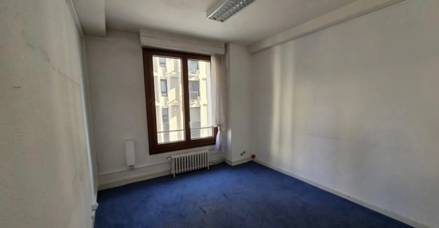 Ufficio di circa 192 m2, situato al 1° piano. - Foto 4 di 8