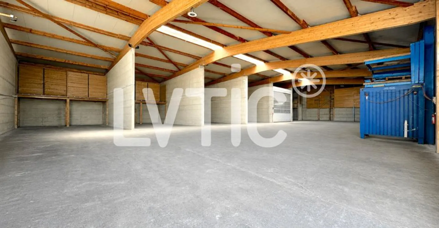 EXCLUSIVITÉ - Halle industrielle de 1500 m2 à louer à Moudon - Foto 2 di 8
