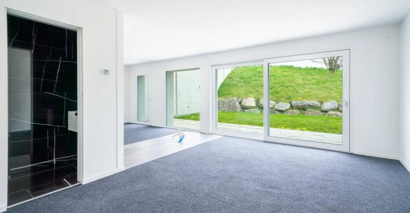 Beautiful ground floor space with private terrace - Photo 1 of 11