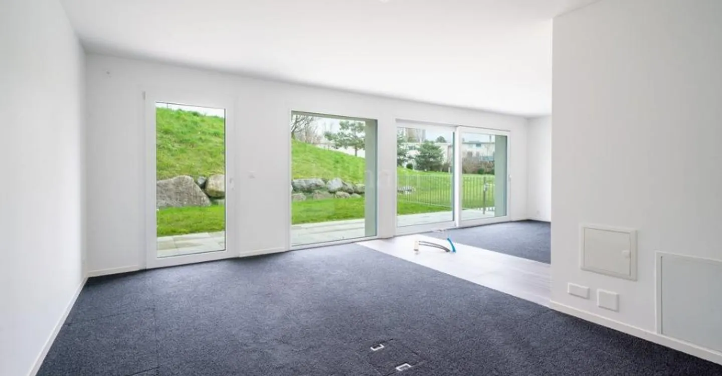 Beautiful ground floor space with private terrace - Photo 3 of 11