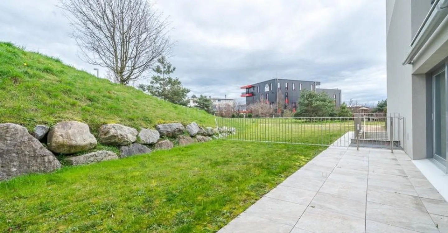Beautiful ground floor space with private terrace - Photo 7 of 11