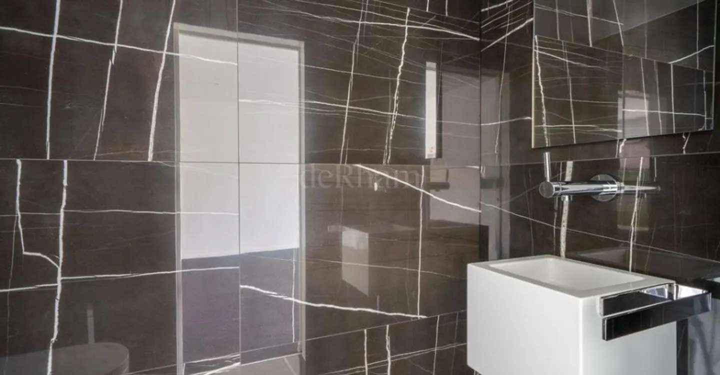 Beautiful ground floor space with private terrace - Photo 5 of 11