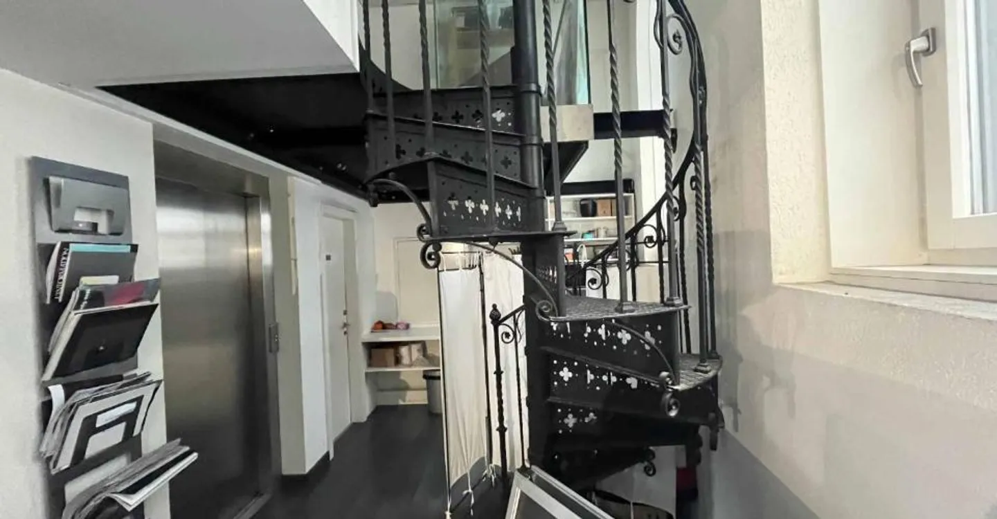 Friseur-Barbersalon im Stadtzentrum mit Blick auf die Kathedrale - Foto 3 von 6