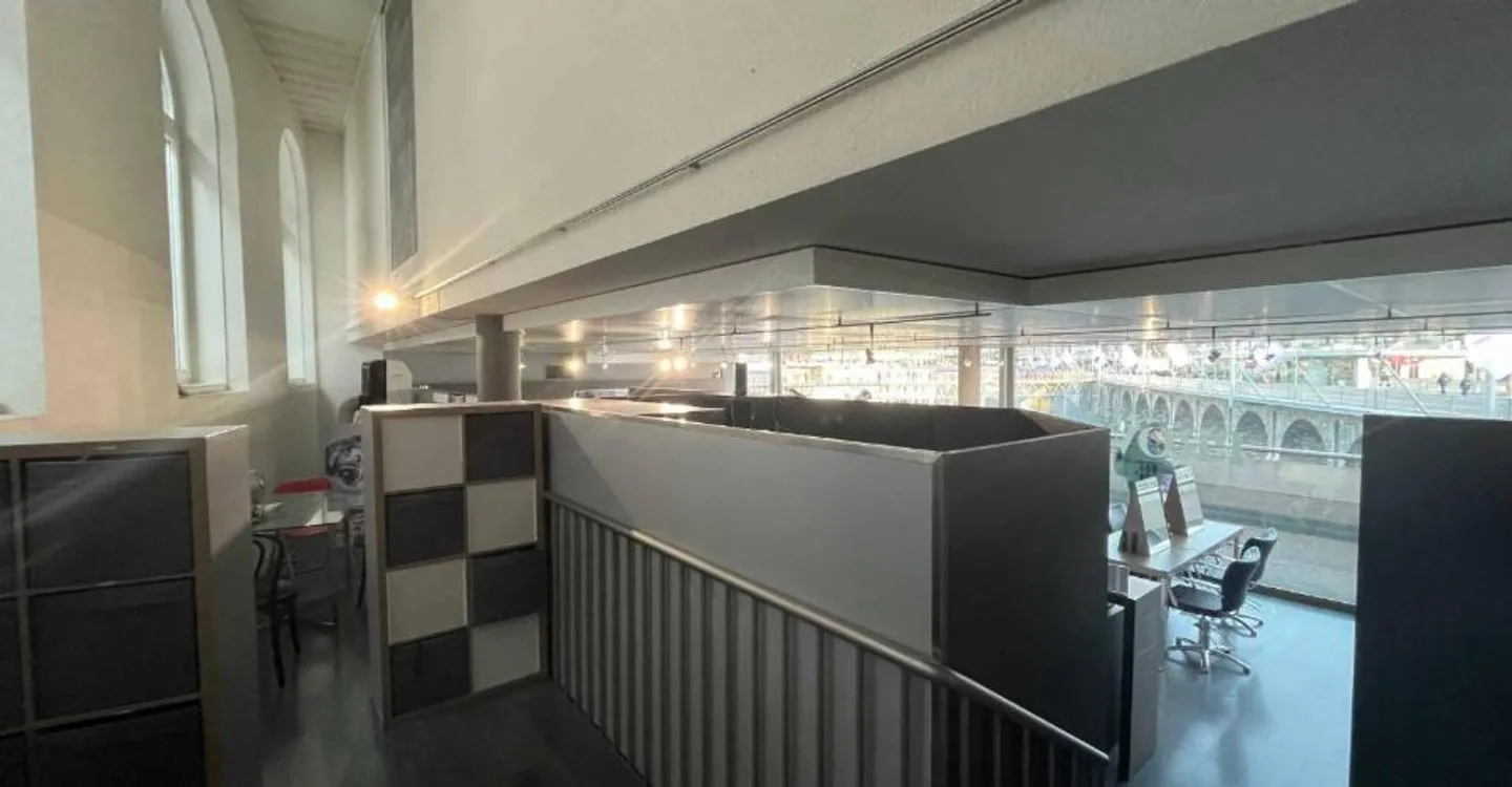 Friseur-Barbersalon im Stadtzentrum mit Blick auf die Kathedrale - Foto 4 von 6