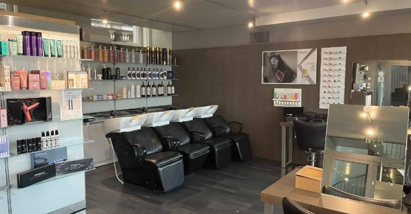 Friseur-Barbersalon im Stadtzentrum mit Blick auf die Kathedrale - Foto 6 von 6