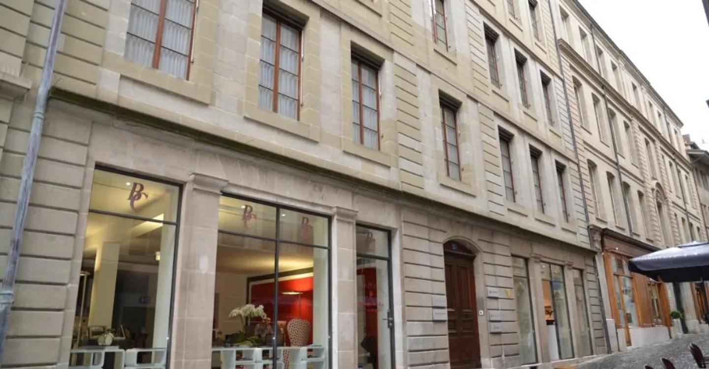 Located on the 4th and 5th floors, this duplex office has a total area of approximately 251 m², including 191.5 m² on the 4th floor and 59.5 m² on the 5th floor. - Photo 1 of 2