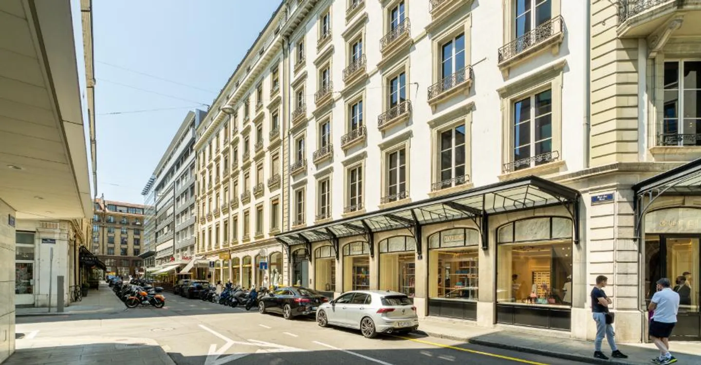 Exceptional location in the heart of Geneva - Photo 3 of 9