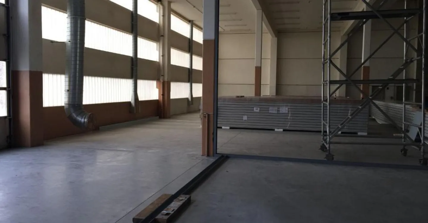 Storage warehouse of 477 m² for rent in Conthey - Photo 1 of 3