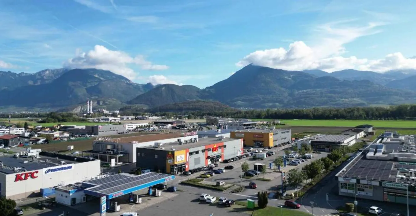 SPAZIO COMMERCIALE — 946 M² - ECCELLENTE VISIBILITÀ - Foto 3 di 6