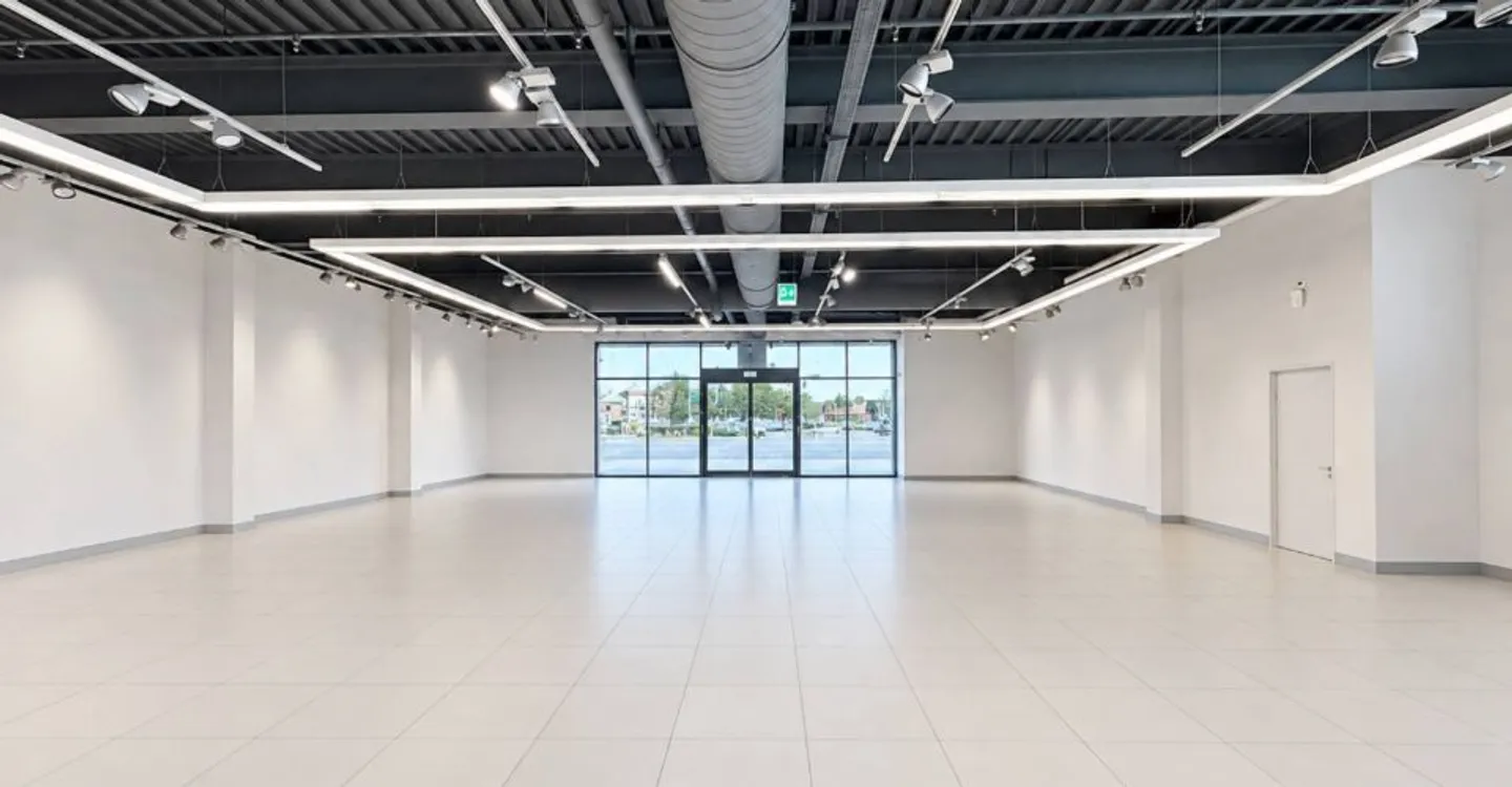 SPAZIO COMMERCIALE — 946 M² - ECCELLENTE VISIBILITÀ - Foto 4 di 6