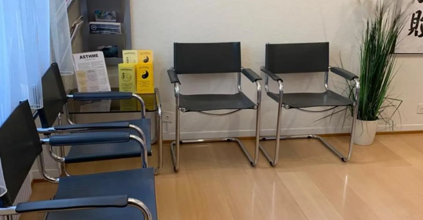 Medical cabinet currently operated as a physiotherapy and osteopathy cabinet, suitable for two people - Photo 2 of 10