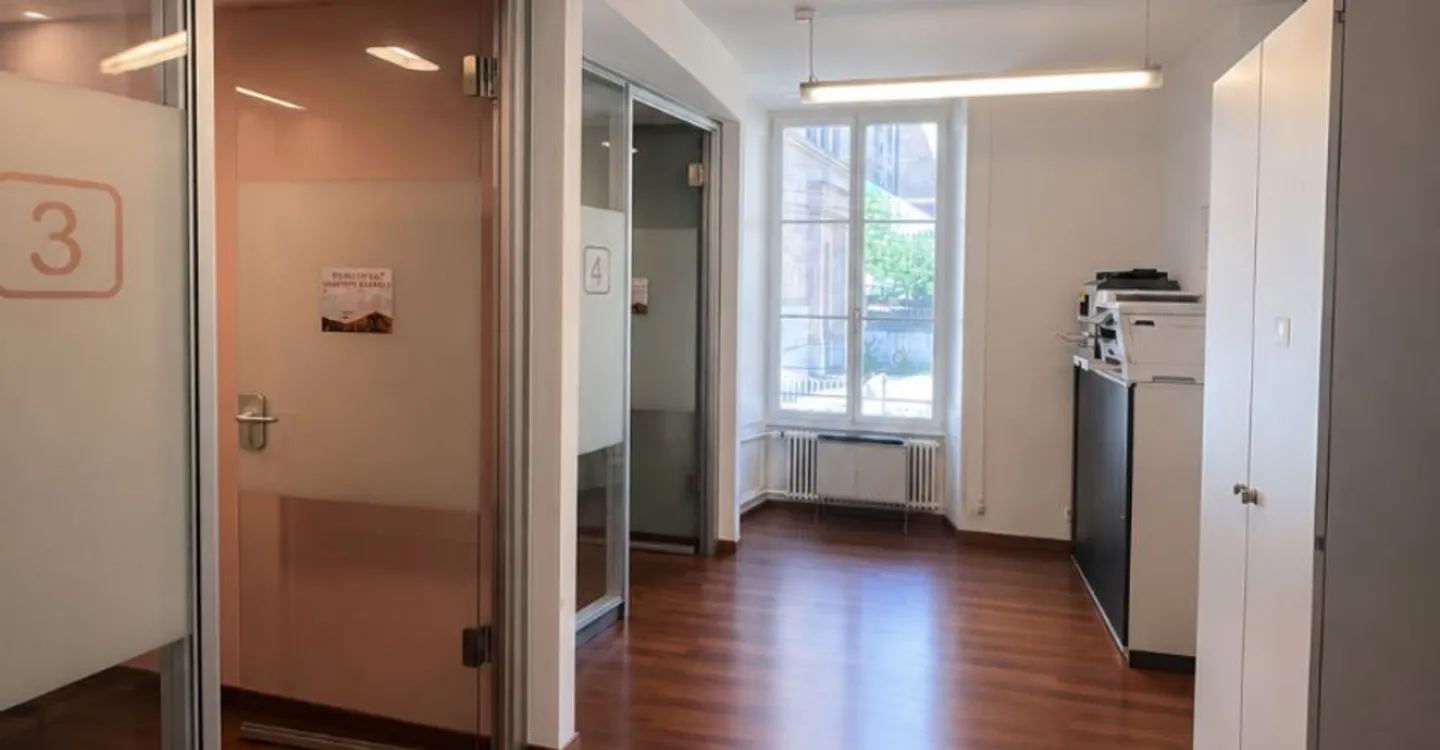 Bureaux de 240 m² en centre ville - Photo 3 of 11