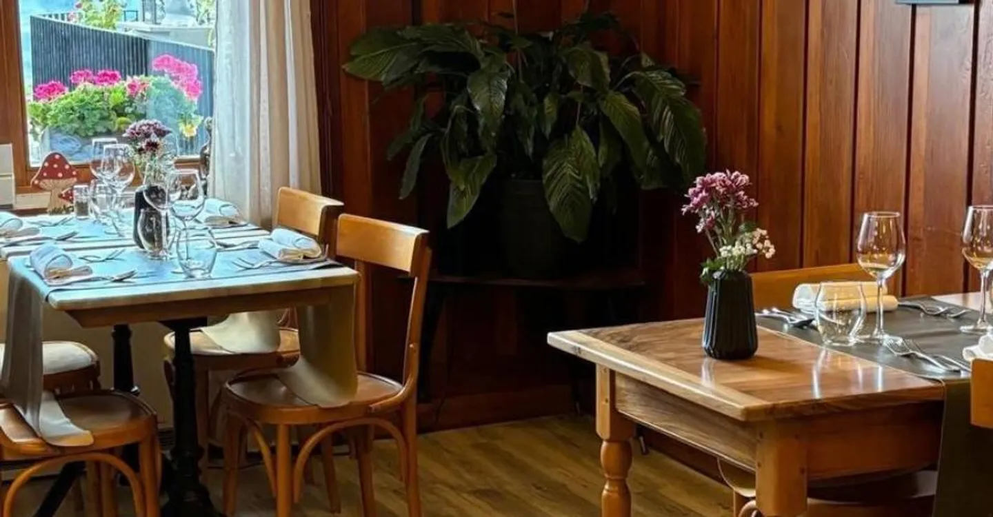 FOR RENT Café Restaurant in Chermignon d'en Haut in a typical Valaisan village just steps from Crans-Montana - Photo 5 of 13