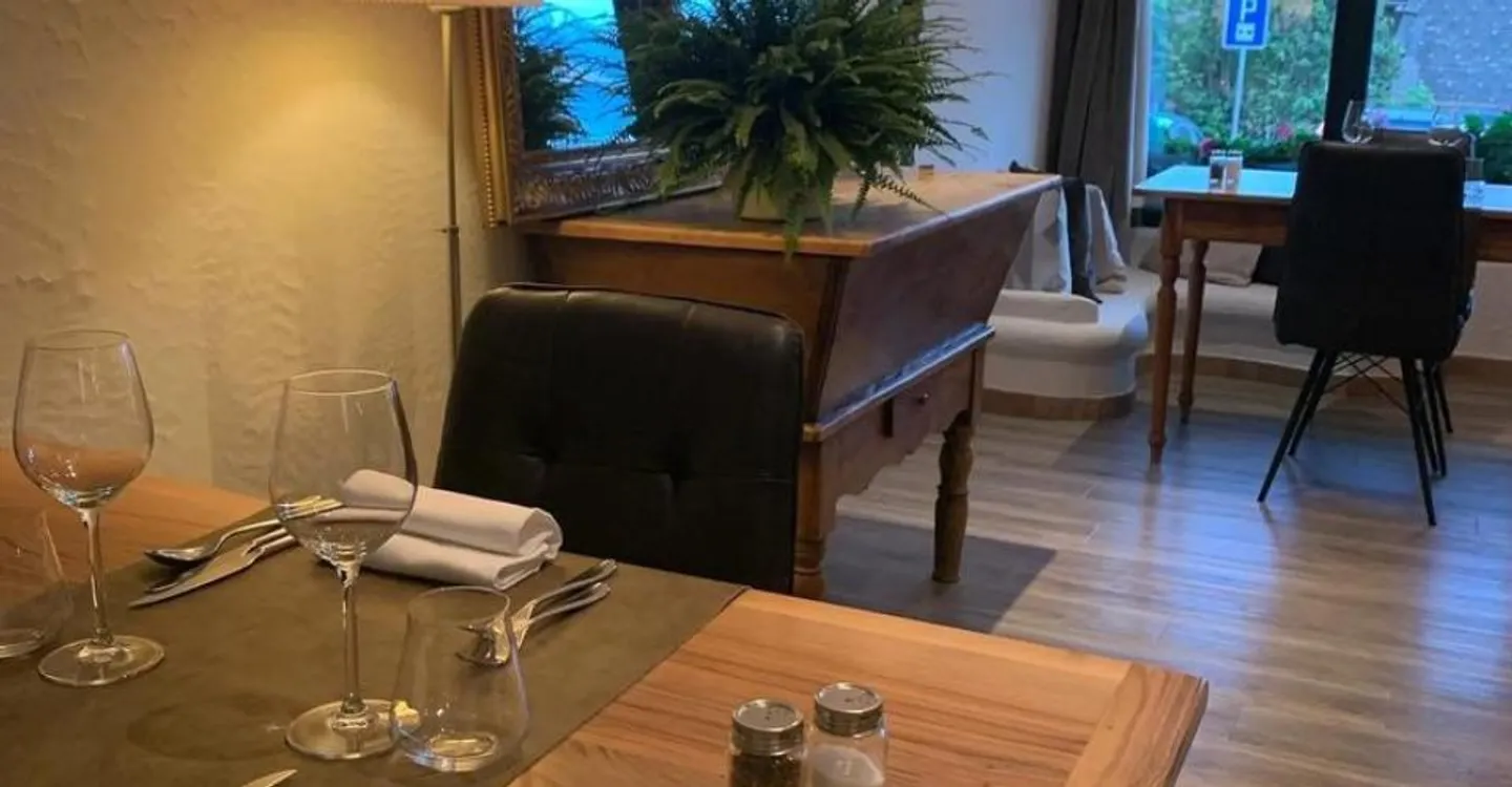 FOR RENT Café Restaurant in Chermignon d'en Haut in a typical Valaisan village just steps from Crans-Montana - Photo 6 of 13