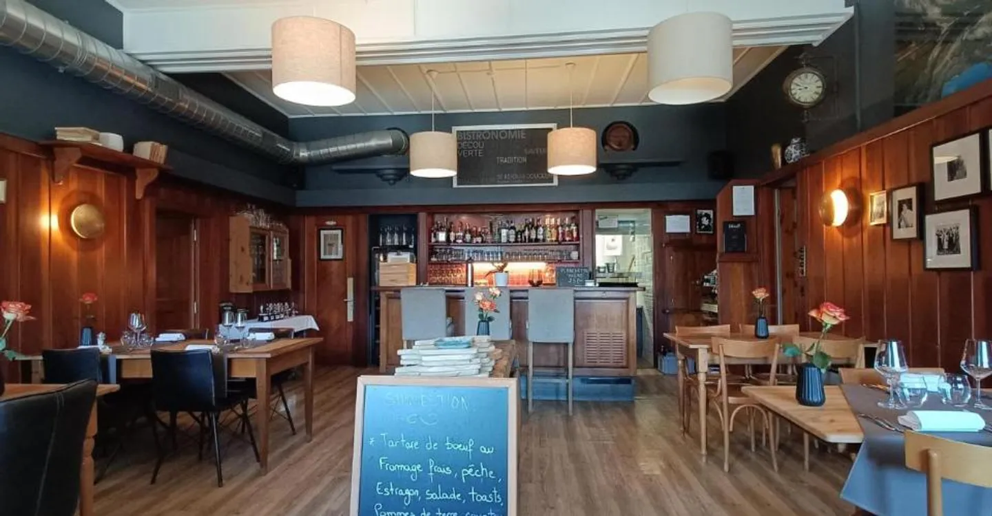 FOR RENT Café Restaurant in Chermignon d'en Haut in a typical Valaisan village just steps from Crans-Montana - Photo 3 of 13