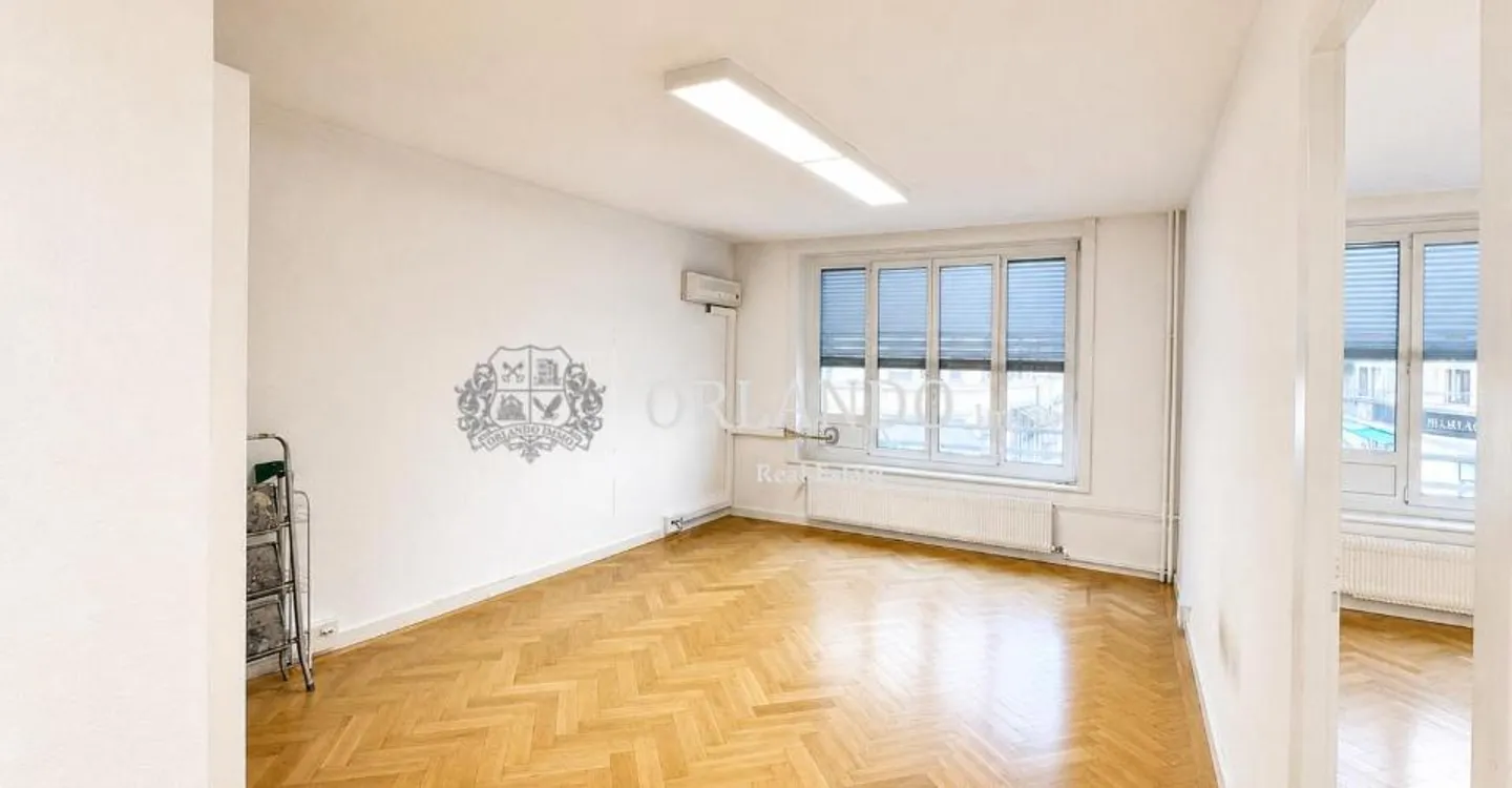 Lease takeover Office? Eaux-Vives district - Photo 1 of 7