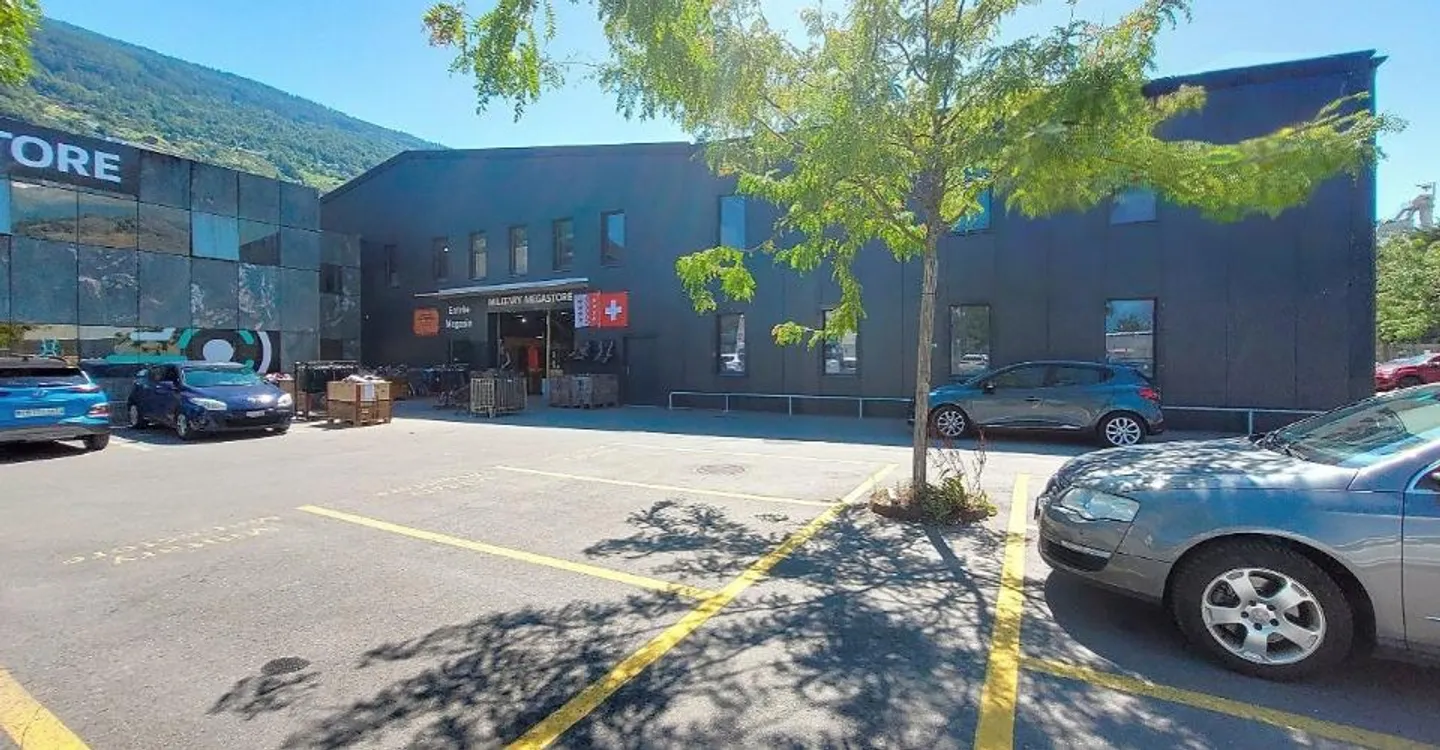 Sion, for rent 1 premises of 355.50m2 on the ground floor in a fully renovated industrial building. - Photo 2 of 6