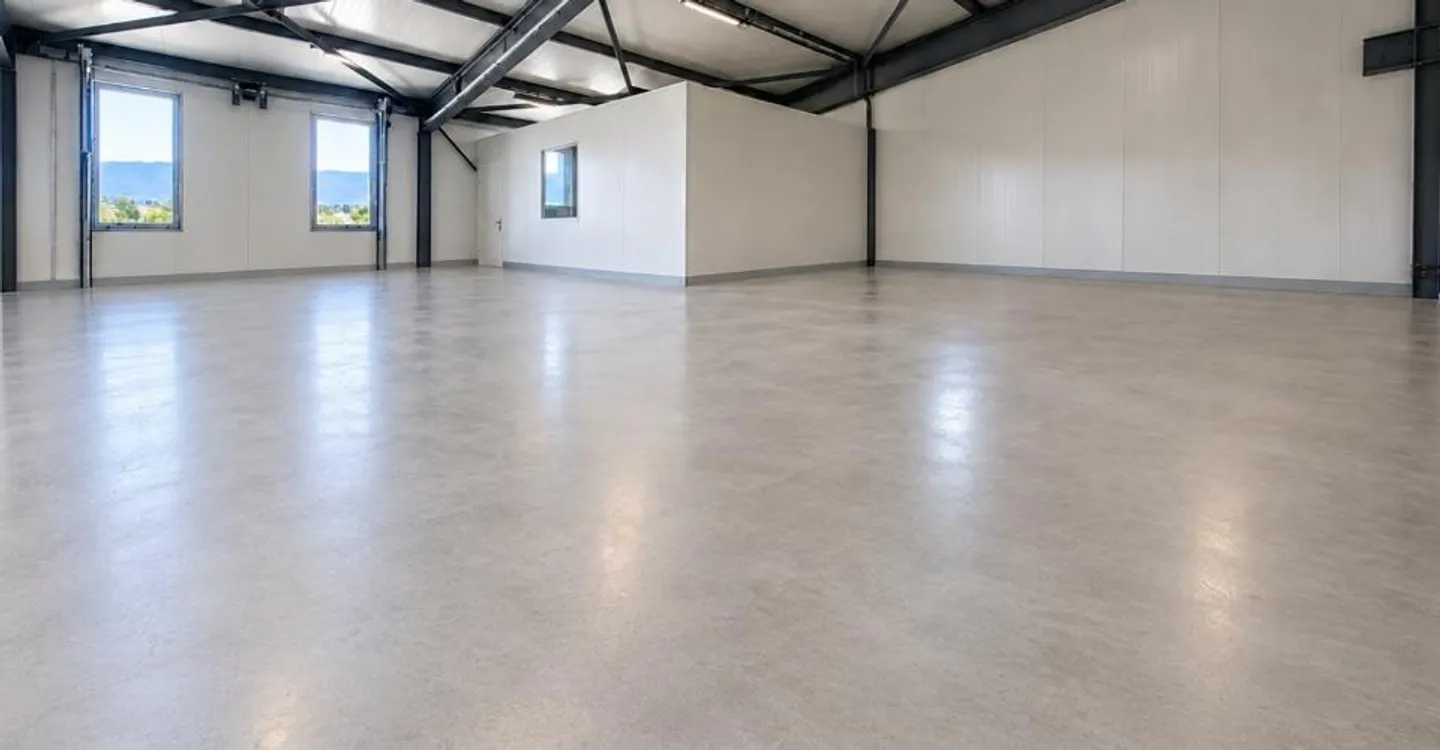 Sion, to rent a 297.60 m2 on the 1st floor in a fully renovated industrial building. - Photo 4 of 7