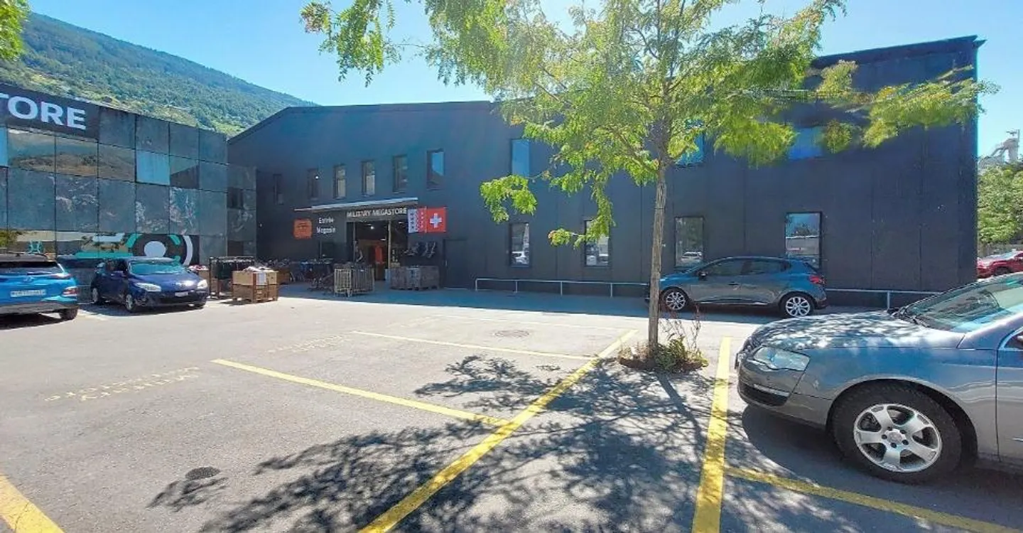 Sion, for rent a 297.60 m2 space on the ground floor in a fully renovated industrial building. - Photo 5 of 6