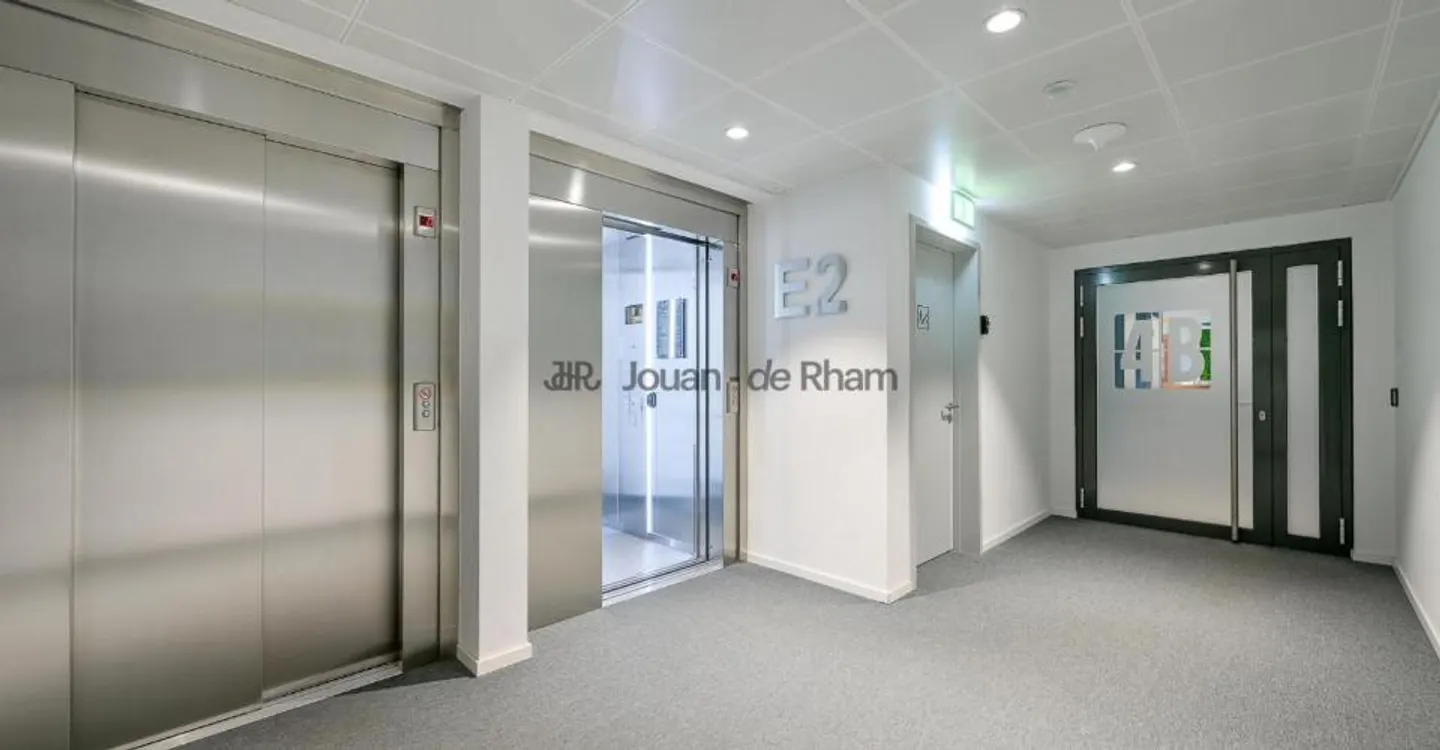 700 m2 of offices for rent in a modern building, fully furnished 'Plug & Play' - Photo 11 of 13