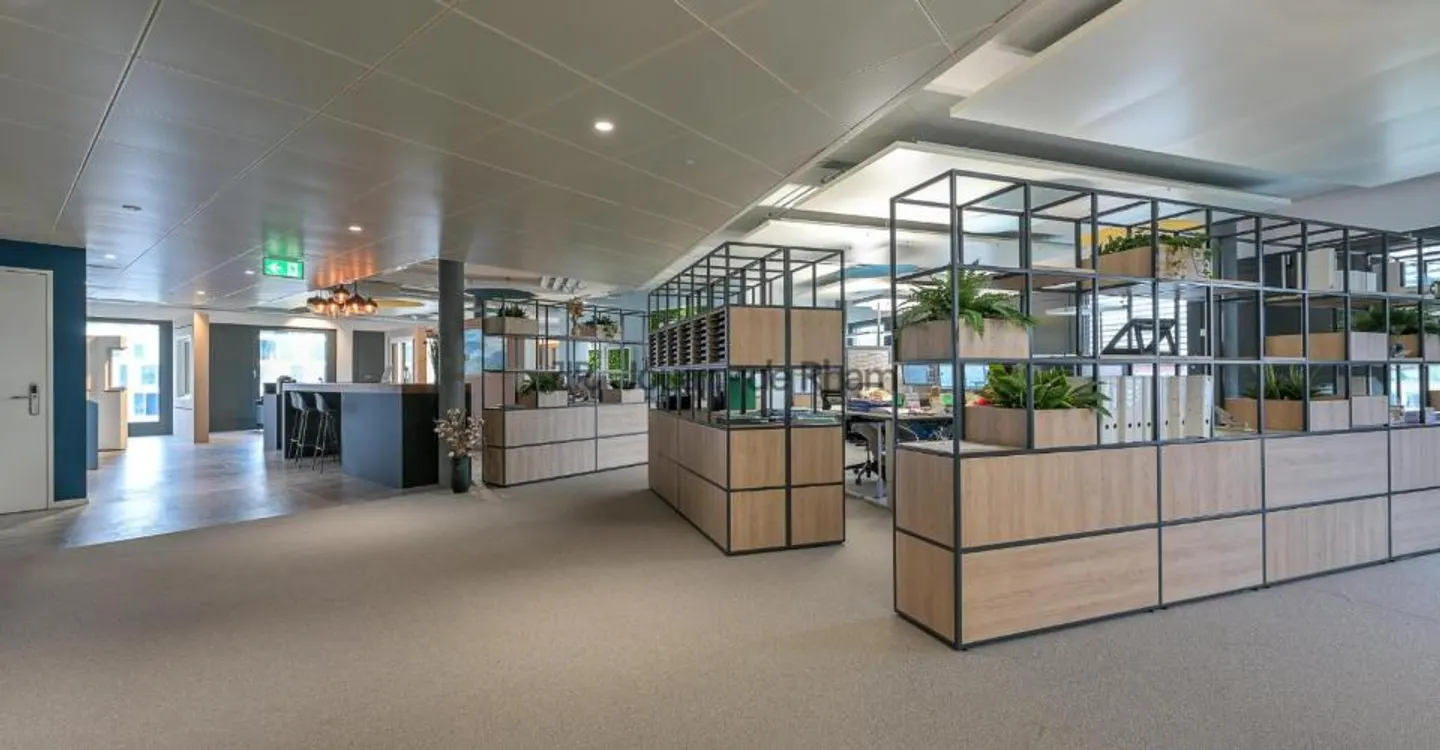 700 m2 of offices for rent in a modern building, fully furnished 'Plug & Play' - Photo 5 of 13