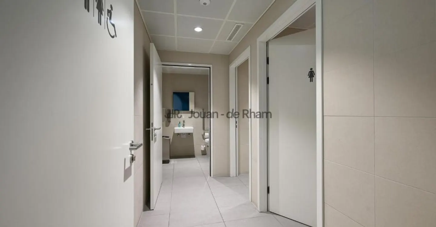 700 m2 of offices for rent in a modern building, fully furnished 'Plug & Play' - Photo 10 of 13