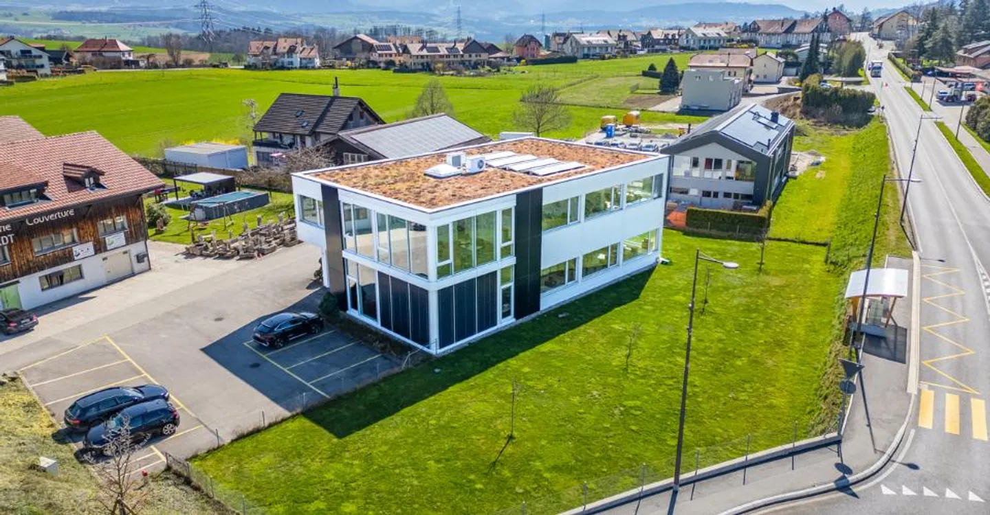 Immeuble commercial de rendement 5,45% - Photo 2 of 10