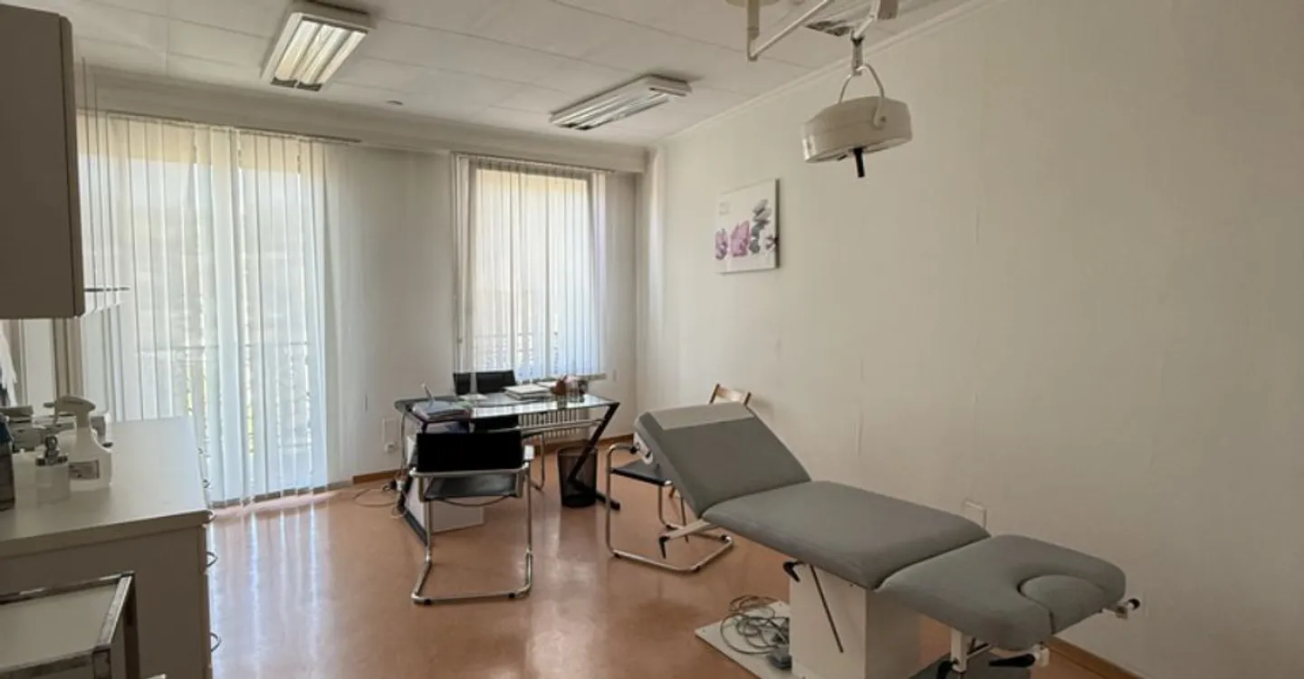 Beautiful office space ideally located! - Photo 3 of 8