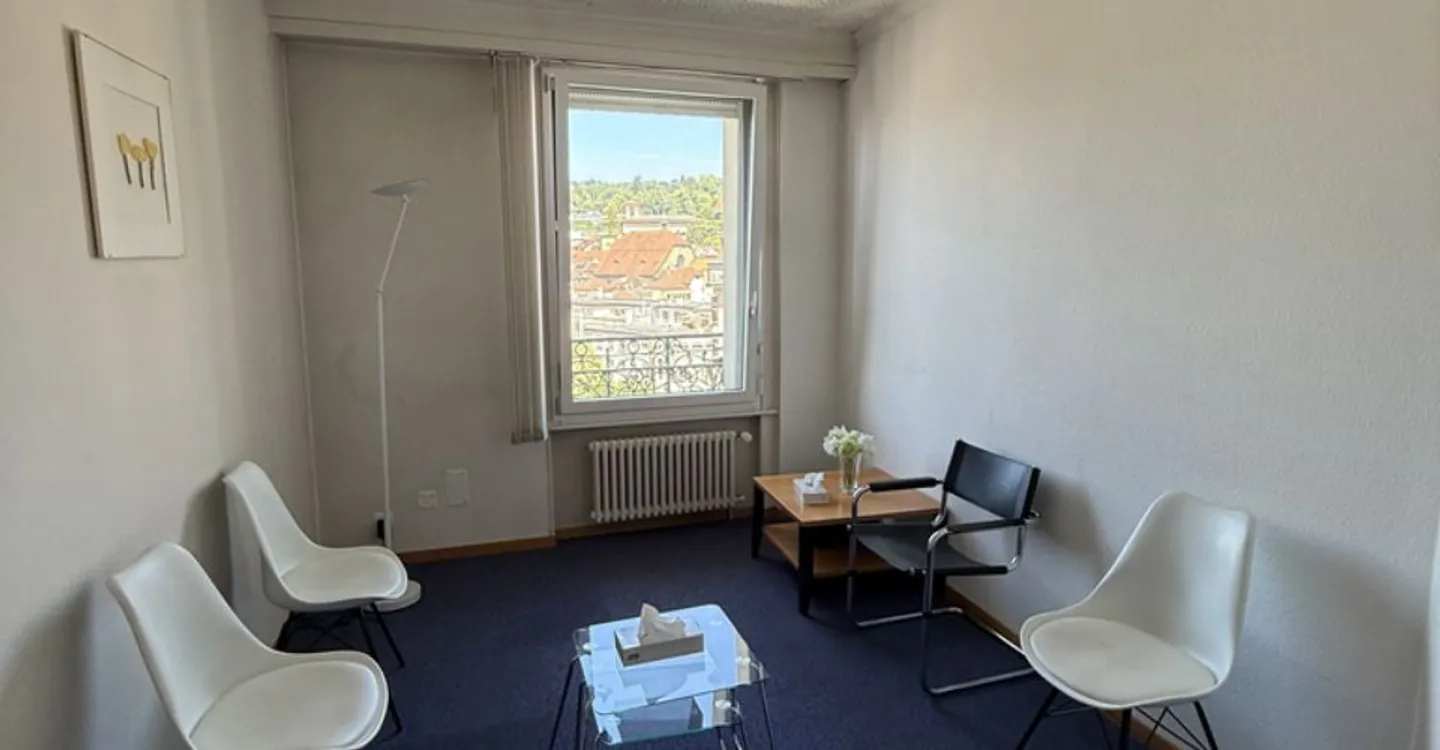Beautiful office space ideally located! - Photo 5 of 8