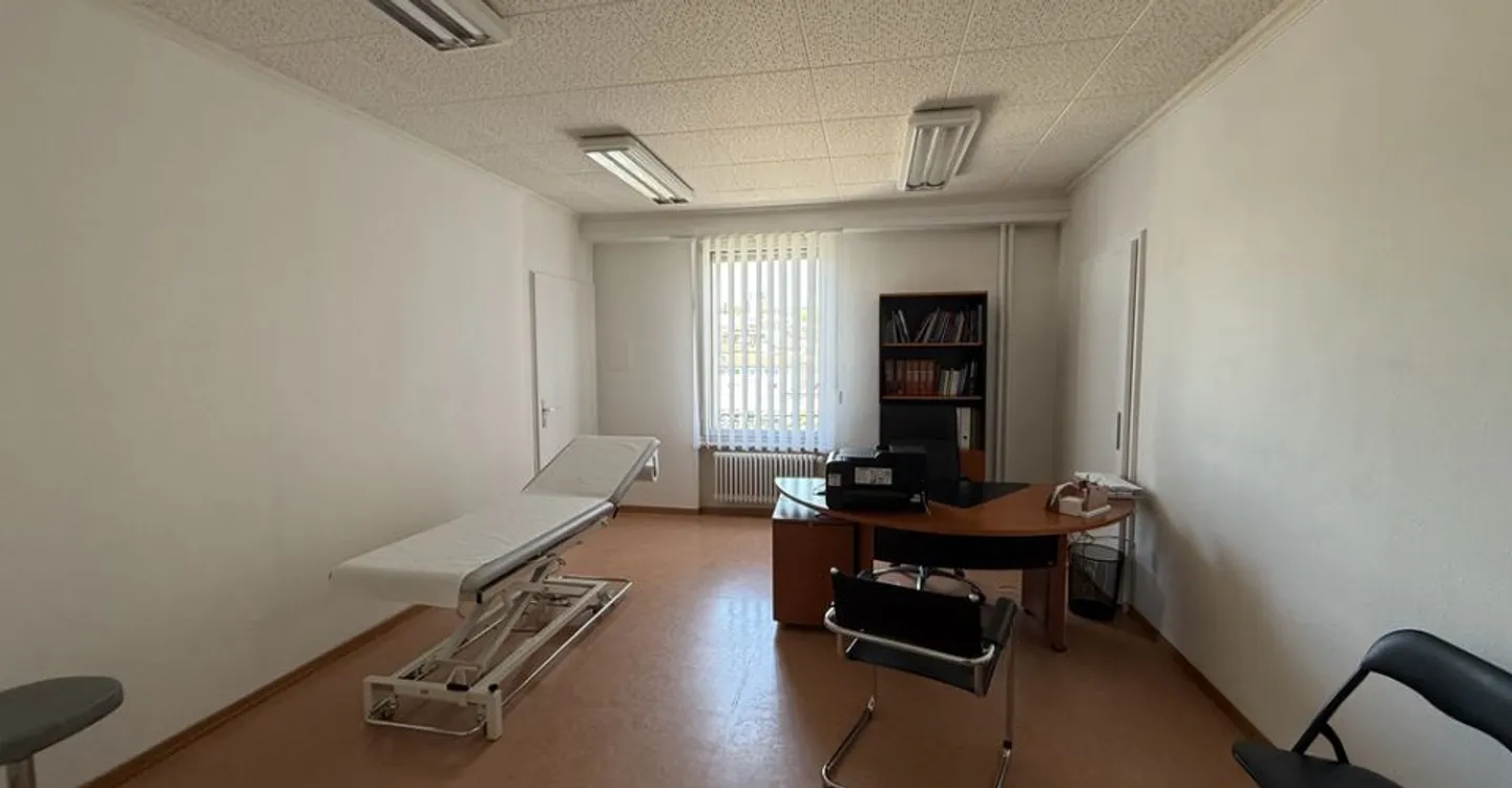Beautiful office space ideally located! - Photo 4 of 8