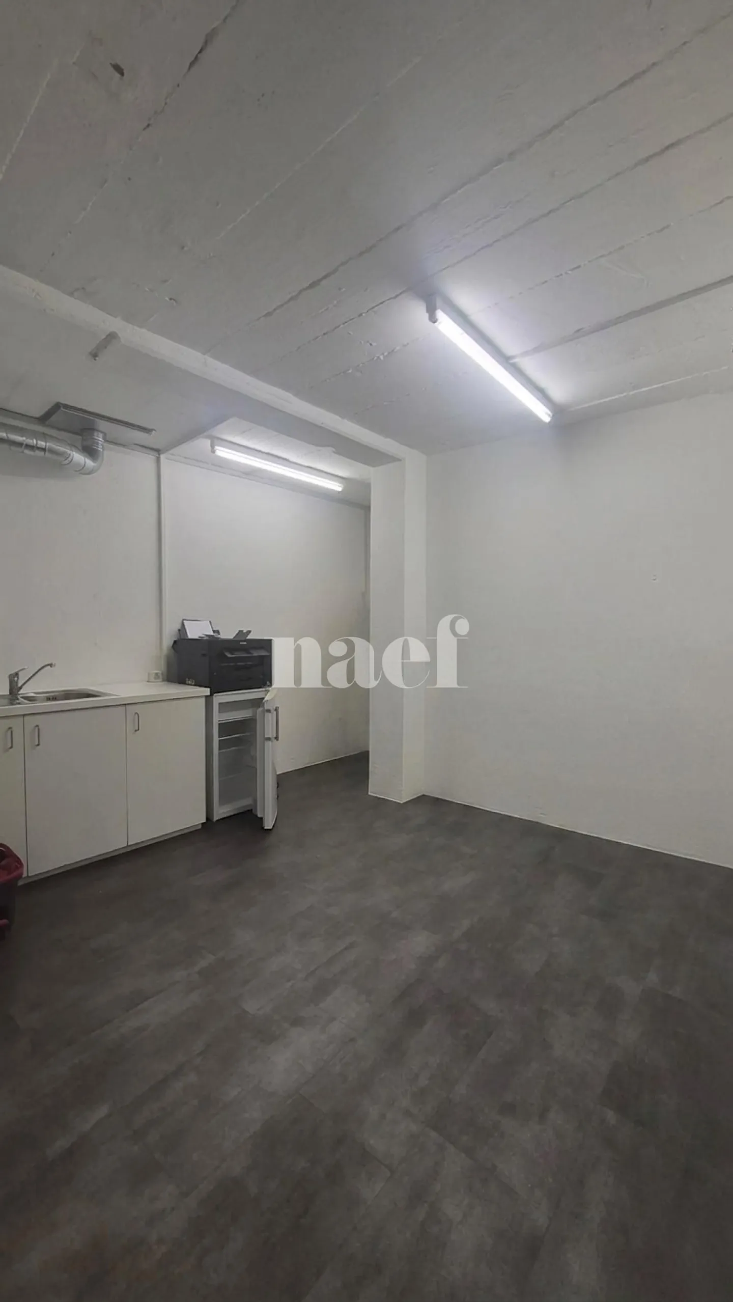 Commercial space with window and excellent visibility in downtown Neuchâtel - Photo 3 of 5