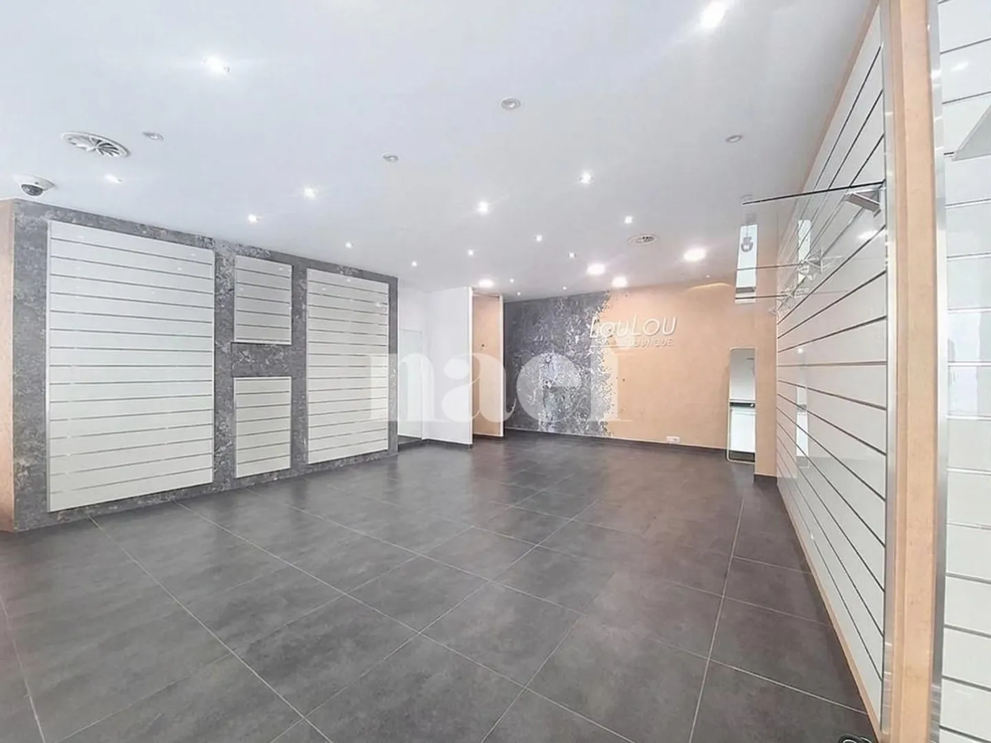 Commercial space with window and excellent visibility in downtown Neuchâtel - Photo 5 of 5