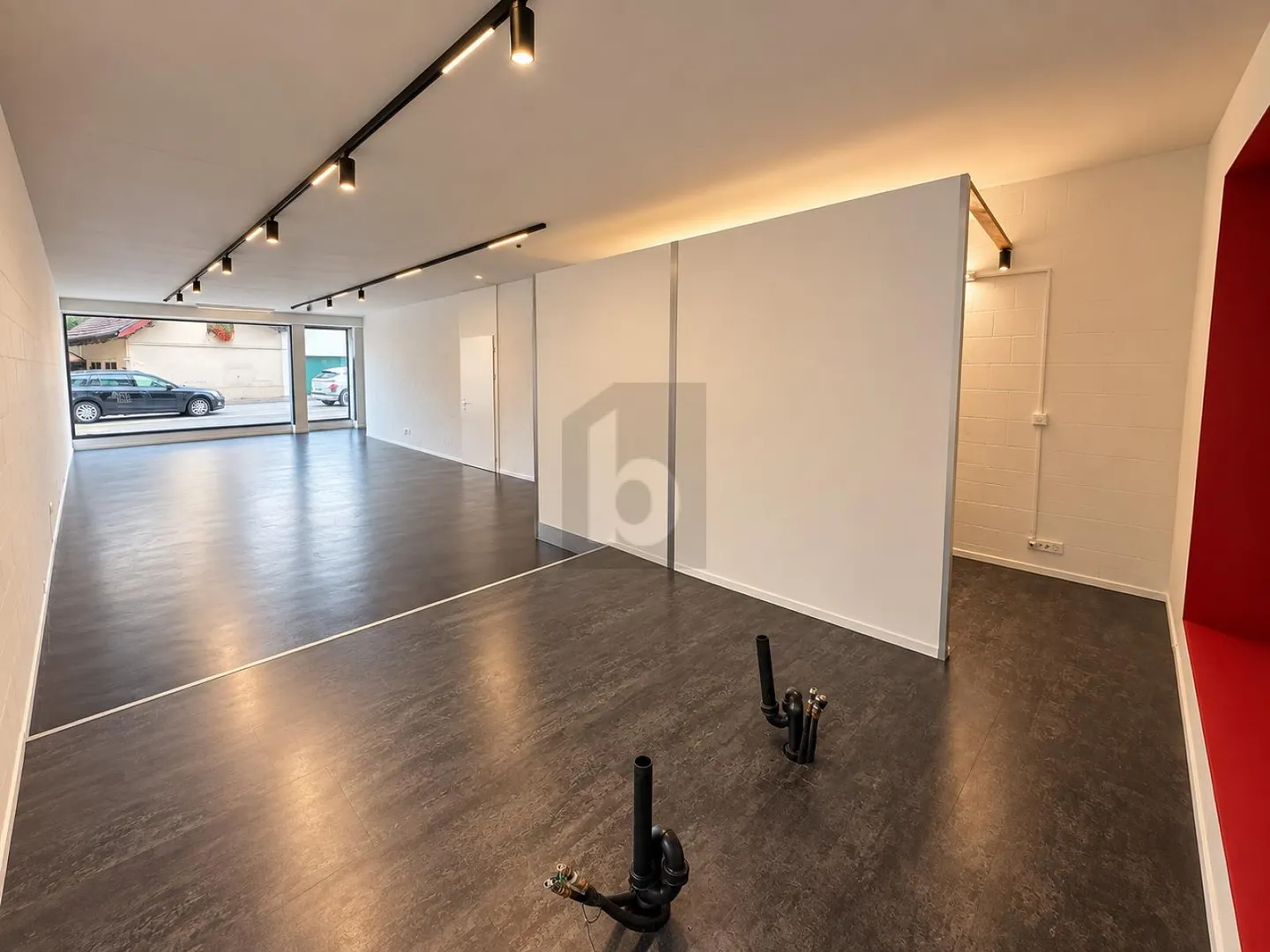 TOP LOCATION FOR BEAUTY, HAIRDRESSER OR OFFICE - Photo 2 of 4