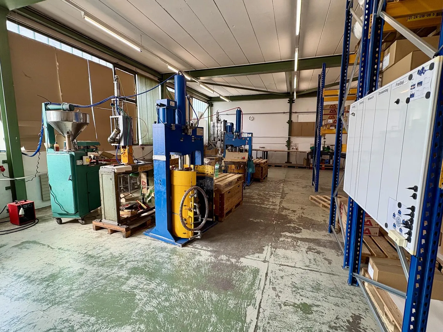 Grosszügige vielseitige Halle - Foto 4 von 6
