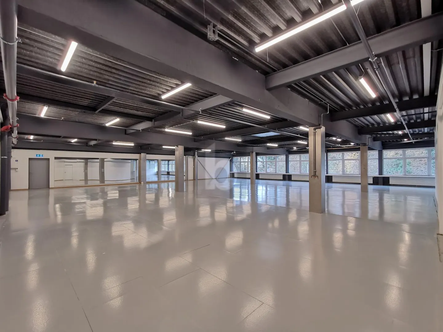 MULTIFUNCTIONAL ROOM - OFFICE / STORAGE / PRODUCTION - Photo 1 of 6