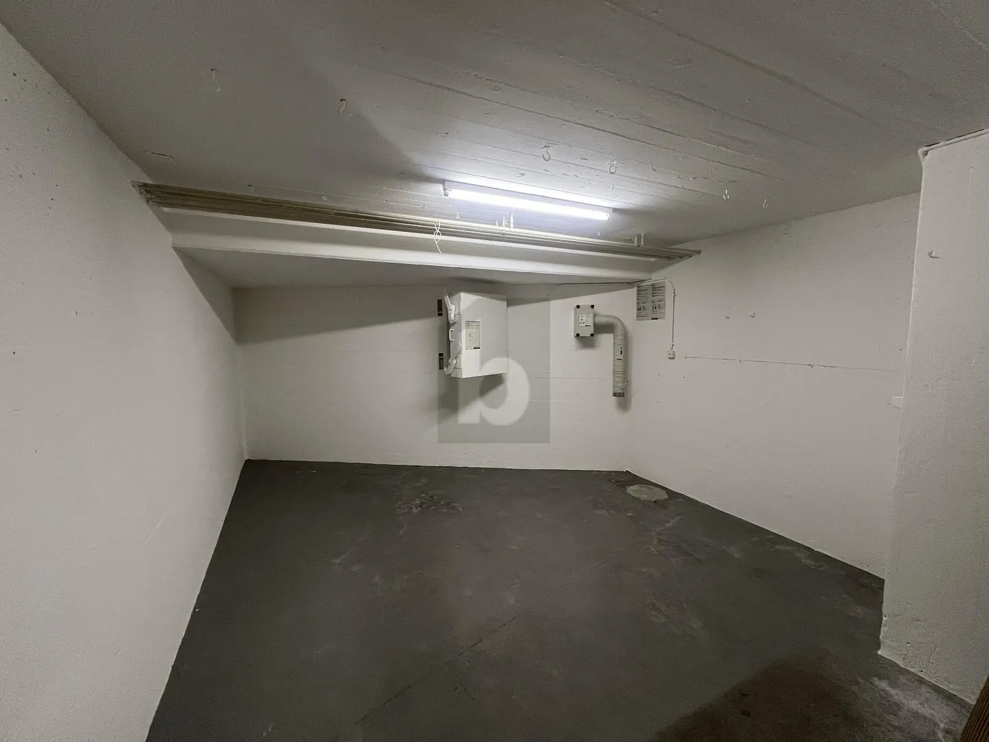 Geräumige Gewerbefläche mit Garage - Foto 4 von 5
