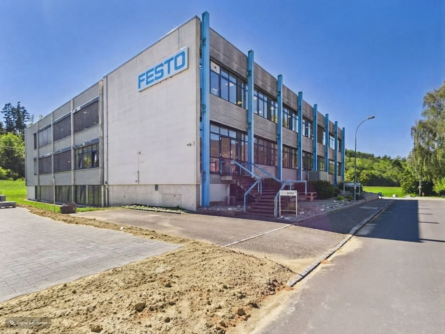 Produzione, sala bianca, logistica, ufficio. Tutto è lì e in autostrada in 2 minuti. - Foto 1 di 13